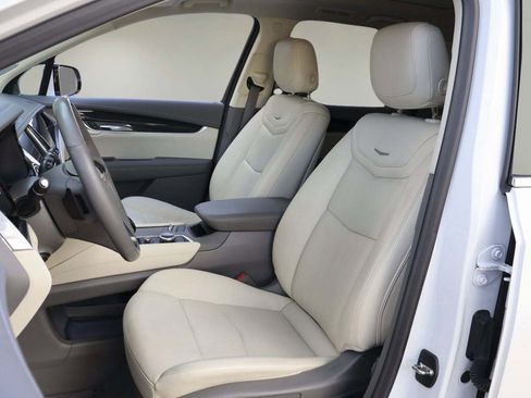 Used 2022 Cadillac XT6 Premium Luxury image 10