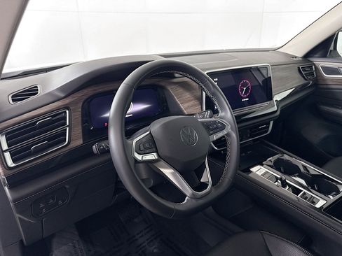 Used 2025 Volkswagen Atlas SEL image 4