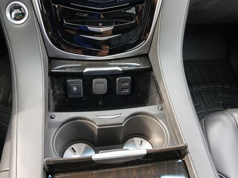 Used 2020 Cadillac Escalade Platinum image 38