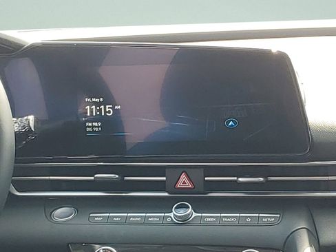 Used 2025 Hyundai Elantra Limited FWD image 14