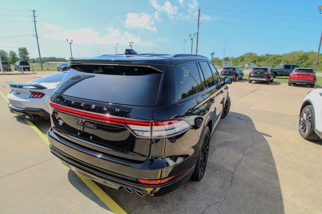 Used 2025 Lincoln Aviator Reserve w/ Equipment Group 201A AWD/4WD image 3
