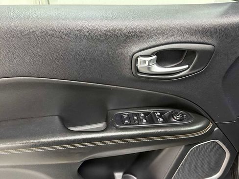 Used 2018 Jeep Compass Sport w/ Tech Group FWD image 15