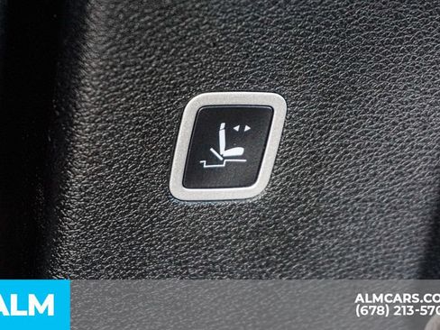Used 2024 Chrysler Pacifica Touring-L FWD image 35