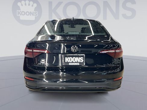 Used 2024 Volkswagen Jetta Sport image 4