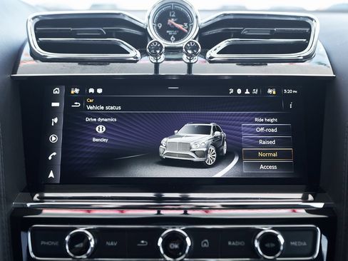 Used 2022 Bentley Bentayga image 56