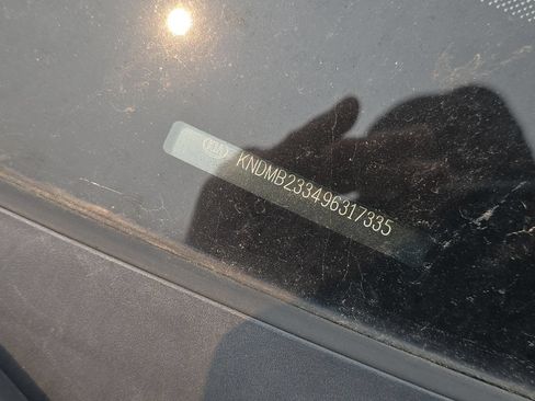 Used 2009 Kia Sedona LX FWD image 3