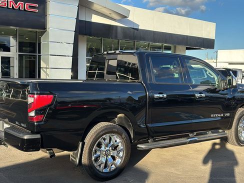 Used 2020 Nissan Titan SL w/ Moonroof Package image 8
