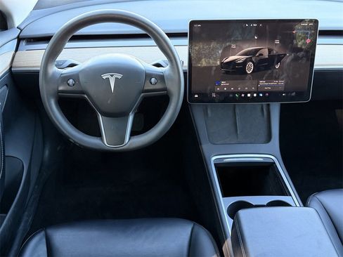 Used 2023 Tesla Model 3 Standard Range image 11