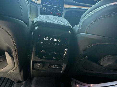 Used 2023 Jeep Grand Cherokee L Summit AWD/4WD image 13