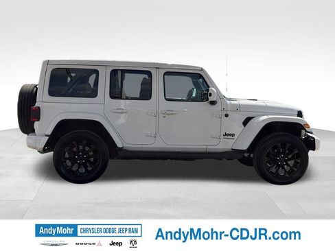 Used 2022 Jeep Wrangler Unlimited Sahara AWD/4WD image 8