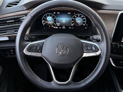 New 2025 Volkswagen Atlas SE image 12