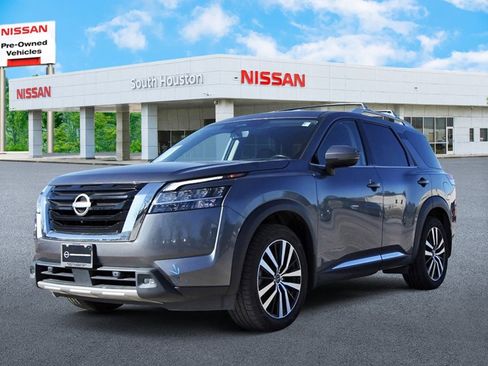 Certified 2023 Nissan Pathfinder Platinum image 2