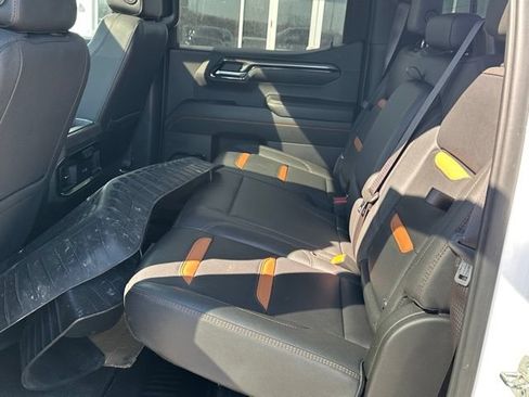 Used 2024 GMC Sierra 1500 AT4 w/ Technology Package AWD/4WD image 9