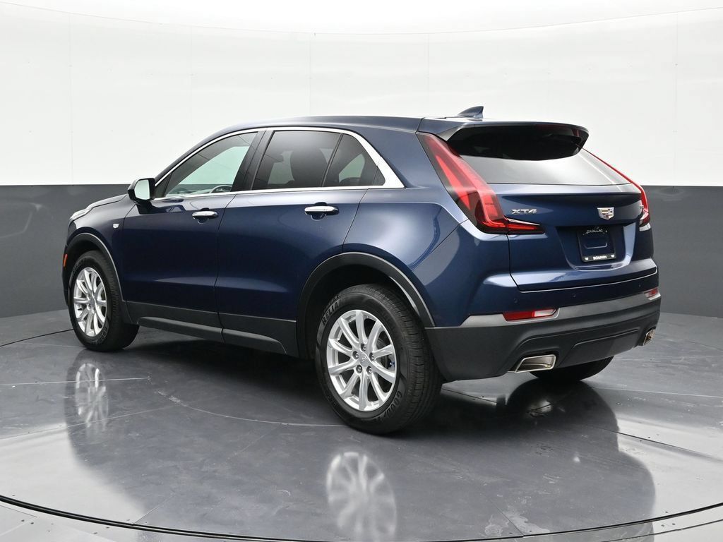 Certified 2021 Cadillac XT4 Luxury w/ Driver Awareness Package FWD image 3