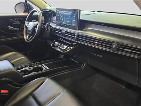 Used 2023 Lincoln Corsair Standard image 16