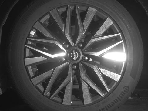Used 2025 Nissan Altima 2.5 SV FWD image 14