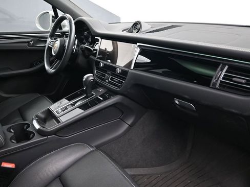 Certified 2023 Porsche Macan AWD/4WD image 14
