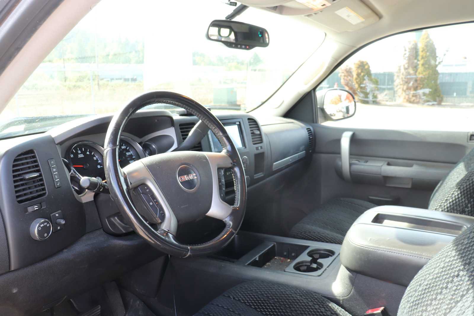 Used 2008 GMC Sierra 1500 SLE w/ Z71 Off-Road Package AWD/4WD image 5