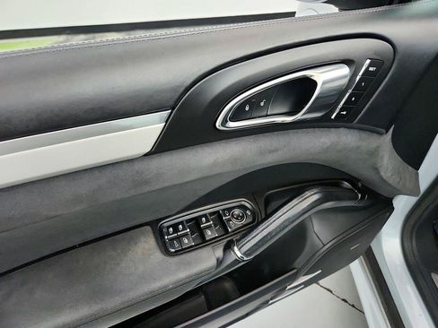 Used 2016 Porsche Cayenne GTS AWD/4WD image 22
