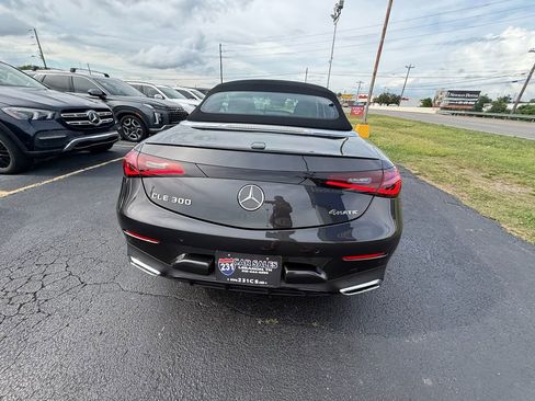 Used 2025 Mercedes-Benz CLE 300 4MATIC Cabriolet image 4