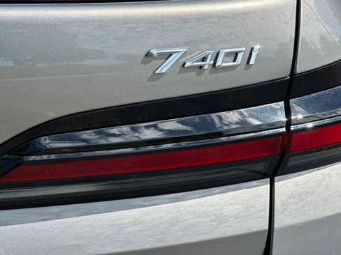 Used 2025 BMW 740i w/ Premium Package image 37