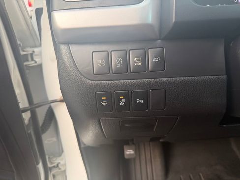 Used 2019 Toyota Highlander Limited Platinum AWD/4WD image 16