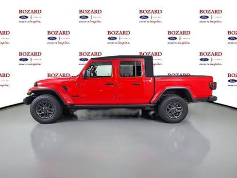 Used 2024 Jeep Gladiator Sport AWD/4WD image 5