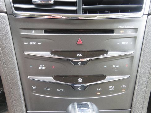 Used 2019 Lincoln MKT AWD image 26