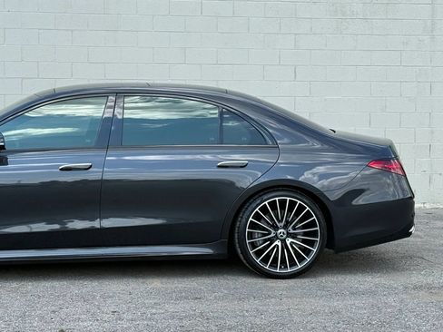 Used 2023 Mercedes-Benz S 580 4MATIC Sedan w/ AMG Line image 4