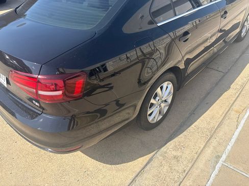 Used 2017 Volkswagen Jetta SE FWD image 4