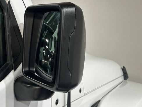 Used 2021 Jeep Wrangler Unlimited Sahara AWD/4WD image 13