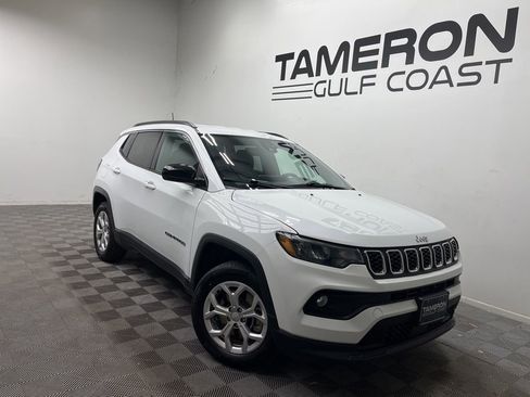 Used 2024 Jeep Compass Latitude AWD/4WD image 1