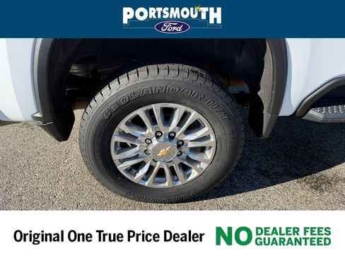 Used 2023 Chevrolet Silverado 2500 High Country w/ Z71 Off-Road Package AWD/4WD image 38
