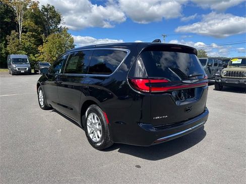 New 2026 Chrysler Pacifica Select image 3