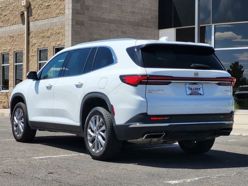 Used 2025 Buick Enclave Preferred AWD/4WD image 5