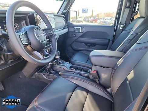 Used 2025 Jeep Wrangler Unlimited Rubicon image 13