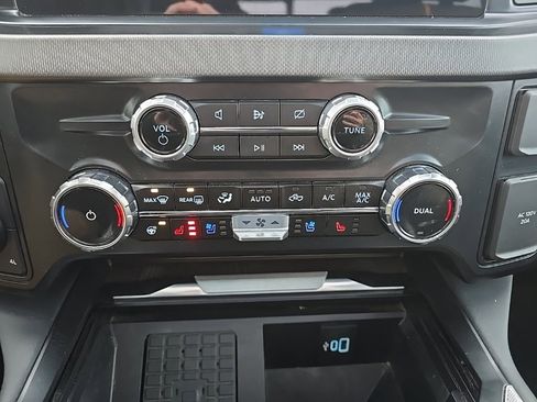 Used 2024 Ford F350 Platinum w/ FX4 Off-Road Package image 25