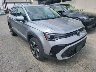 Used 2025 Volkswagen Taos SE video 2