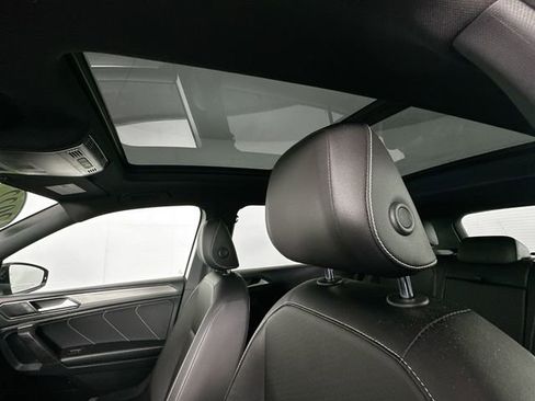 Used 2022 Volkswagen Tiguan SE R-Line AWD/4WD image 19