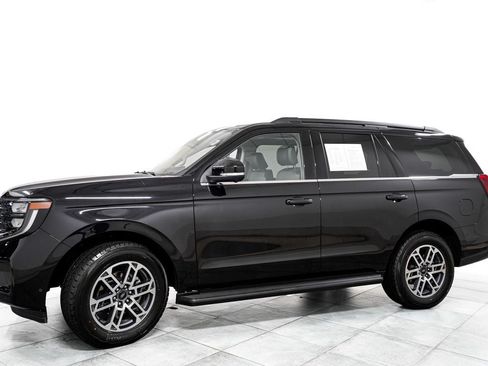 Certified 2025 Ford Expedition Active AWD/4WD image 4