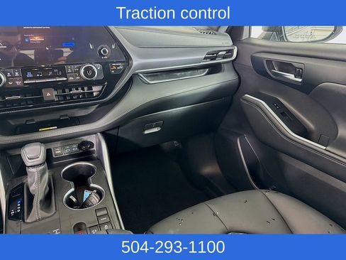 Used 2024 Toyota Highlander Limited image 23