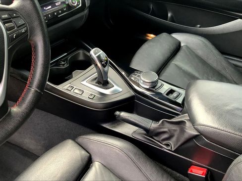 Used 2017 BMW 230i Convertible image 15