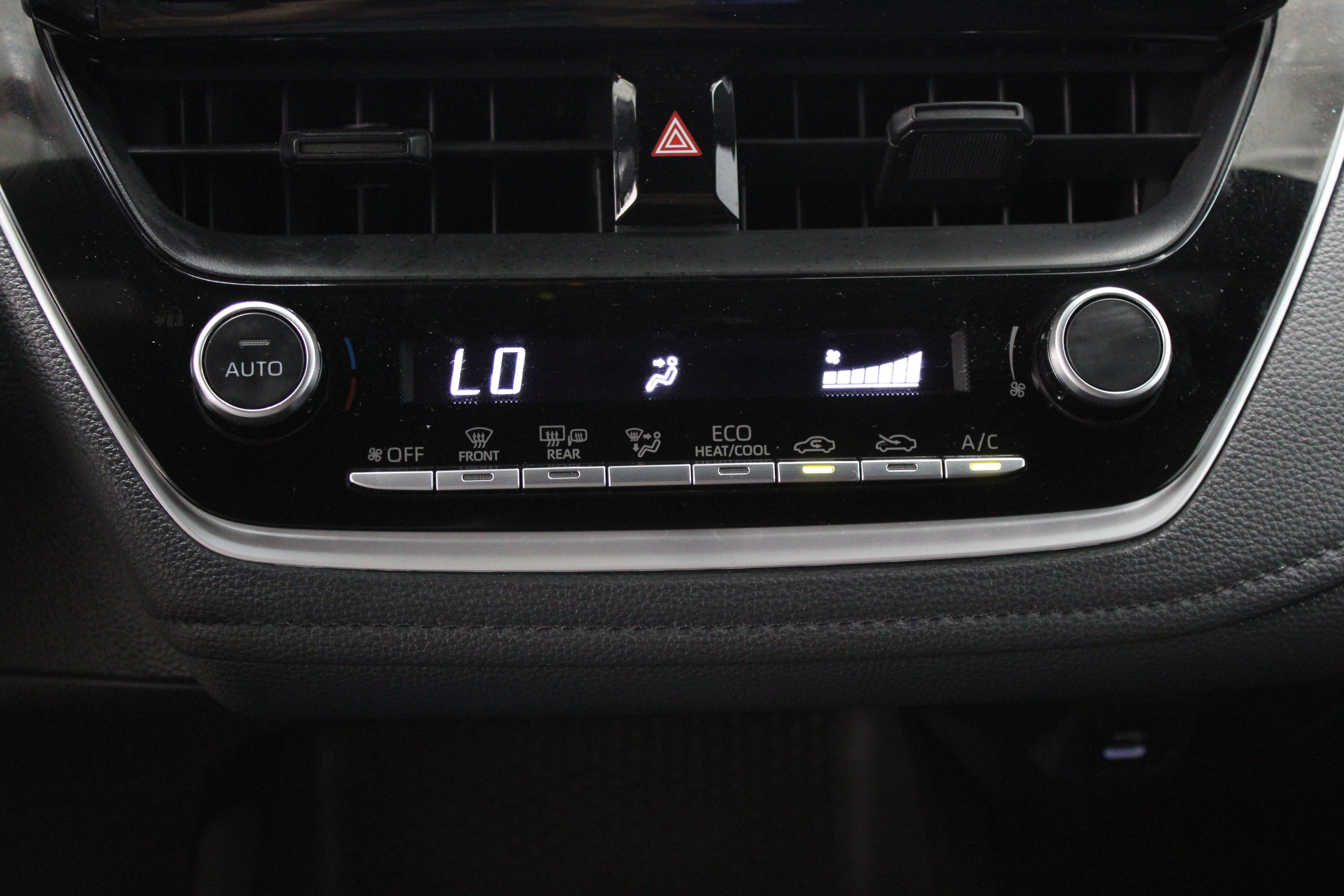 Used 2025 Toyota Corolla SE FWD image 19