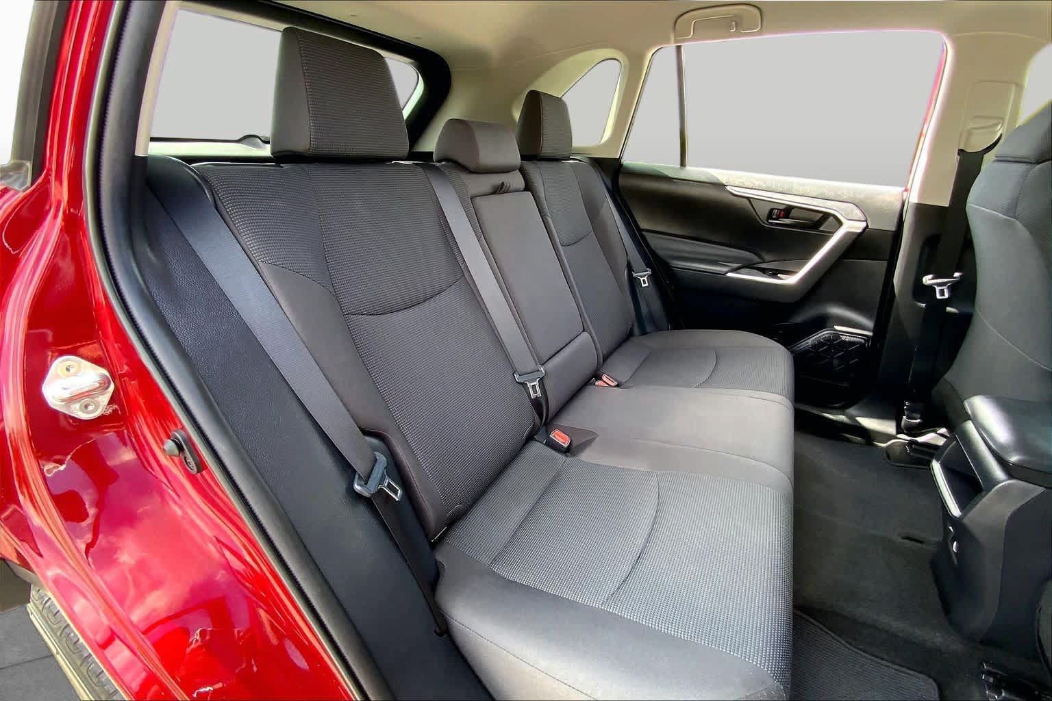 Used 2021 Toyota RAV4 LE FWD image 19