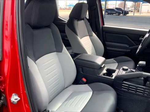 Used 2025 Toyota Tacoma TRD Sport image 9