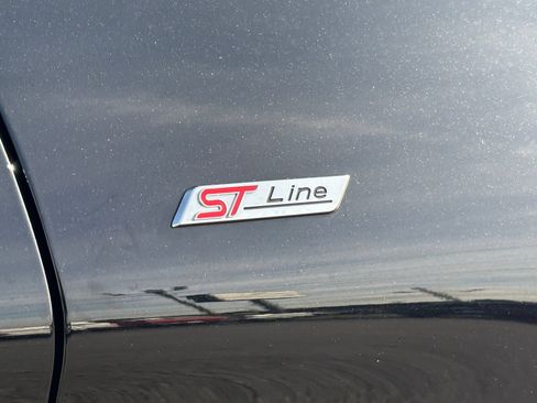 Used 2025 Ford Explorer ST-Line w/ ST-Line Street Pack AWD/4WD image 25