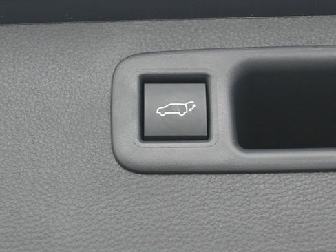 Used 2025 Toyota Highlander Platinum AWD/4WD image 36