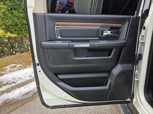 Used 2018 RAM 3500 Laramie image 29