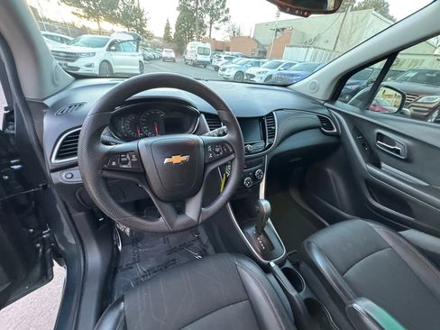 Used 2021 Chevrolet Trax LT image 27