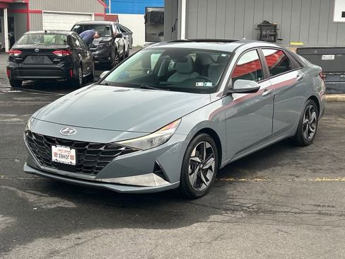 Used 2023 Hyundai Elantra Limited image 2